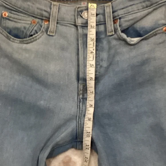 Levi’s Wedgie Fit Light Wash Denim Jeans, Size 26 - Picture 9 of 14
